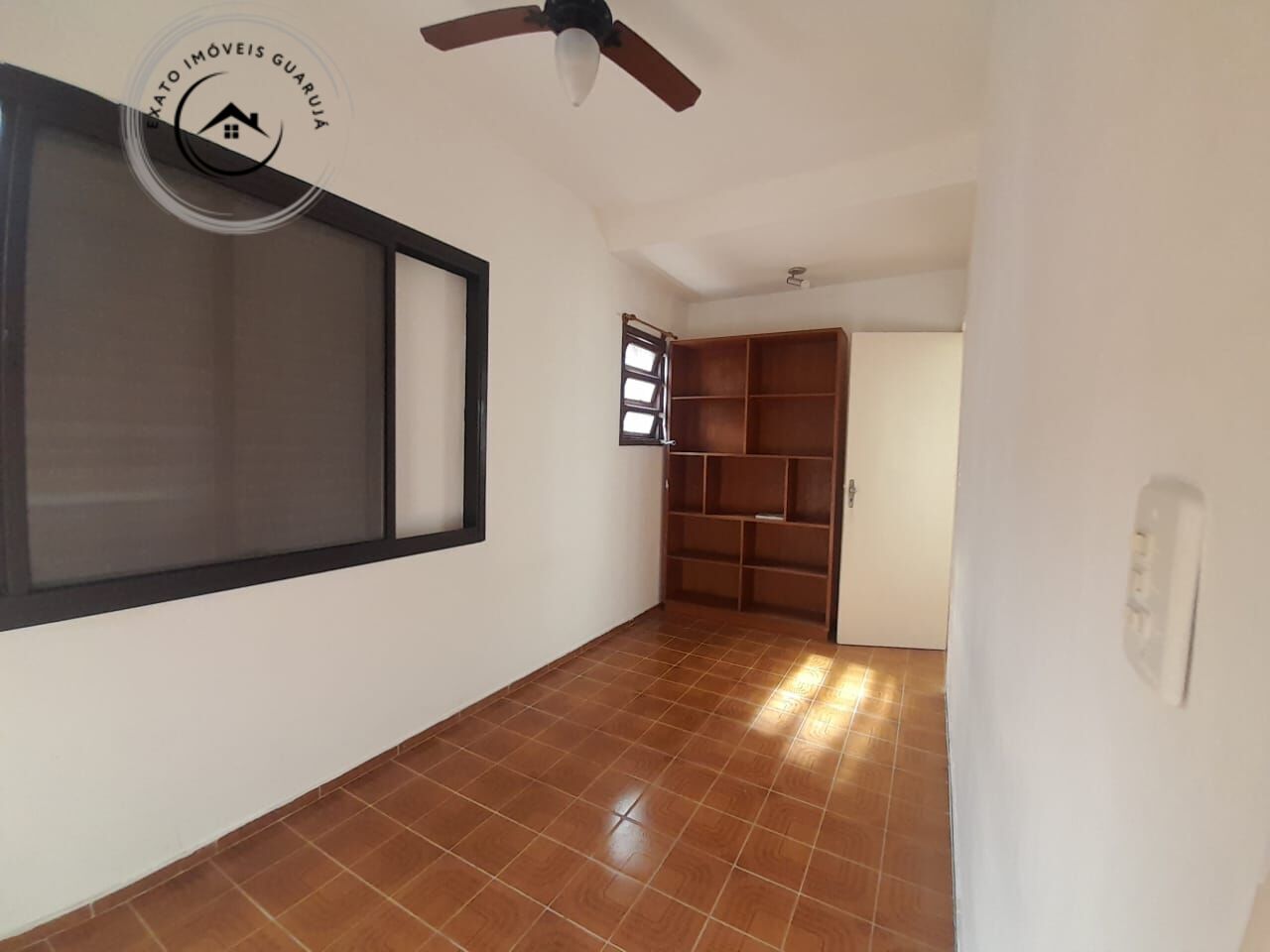 Apartamento de 03 dormitórios para locação anual na praia da