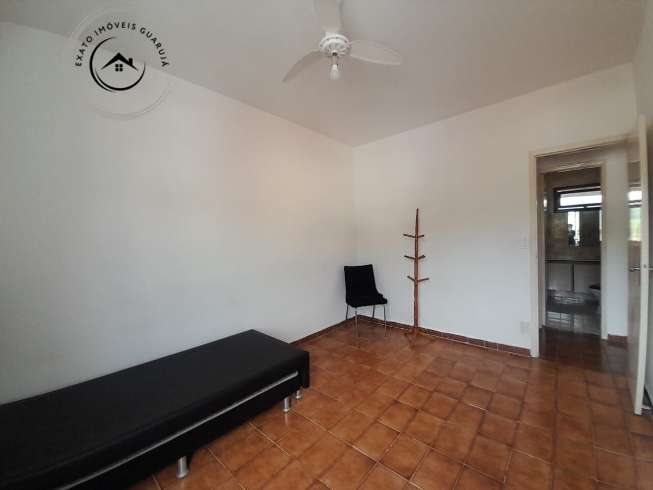Apartamento de 03 dormitórios para locação anual na praia da