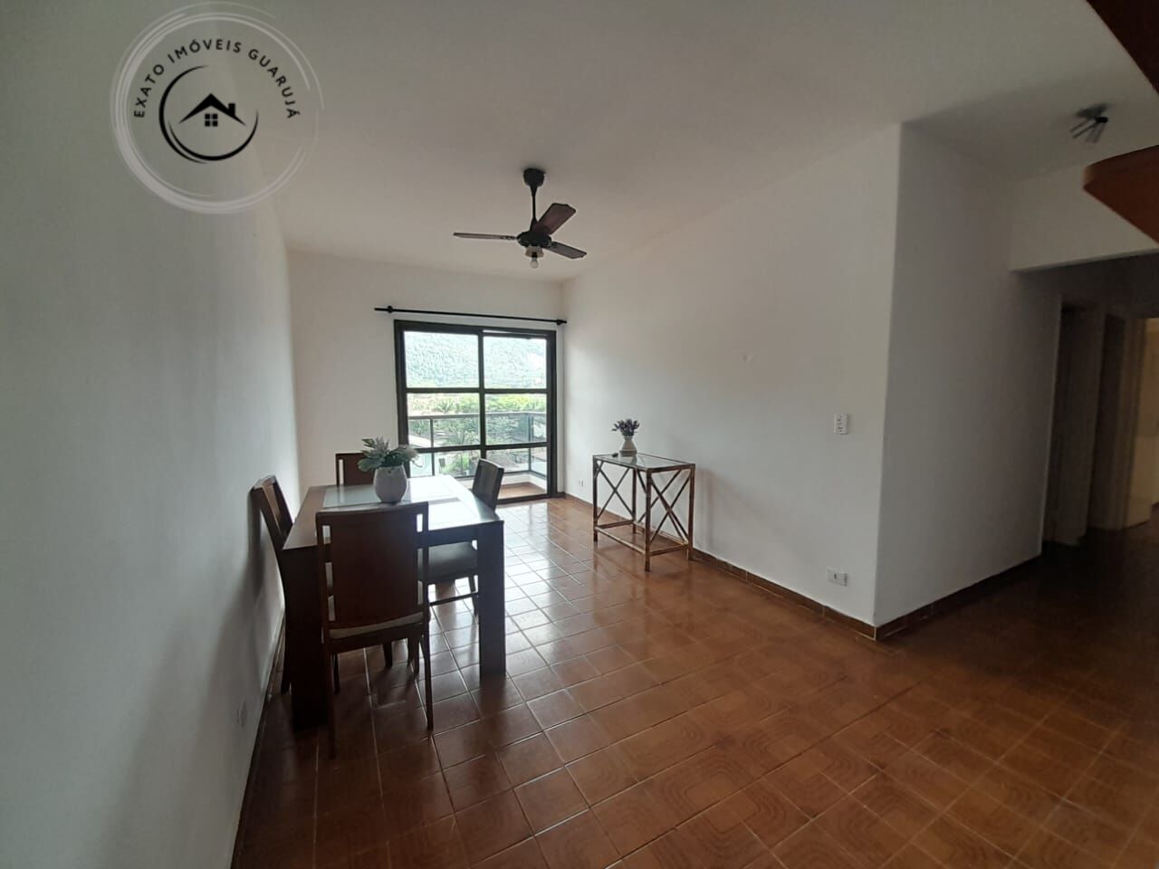 Apartamento de 03 dormitórios para locação anual na praia da