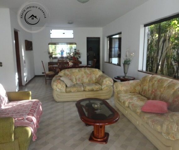 Casa de 5 dormitórios na praia da enseada para locação de te