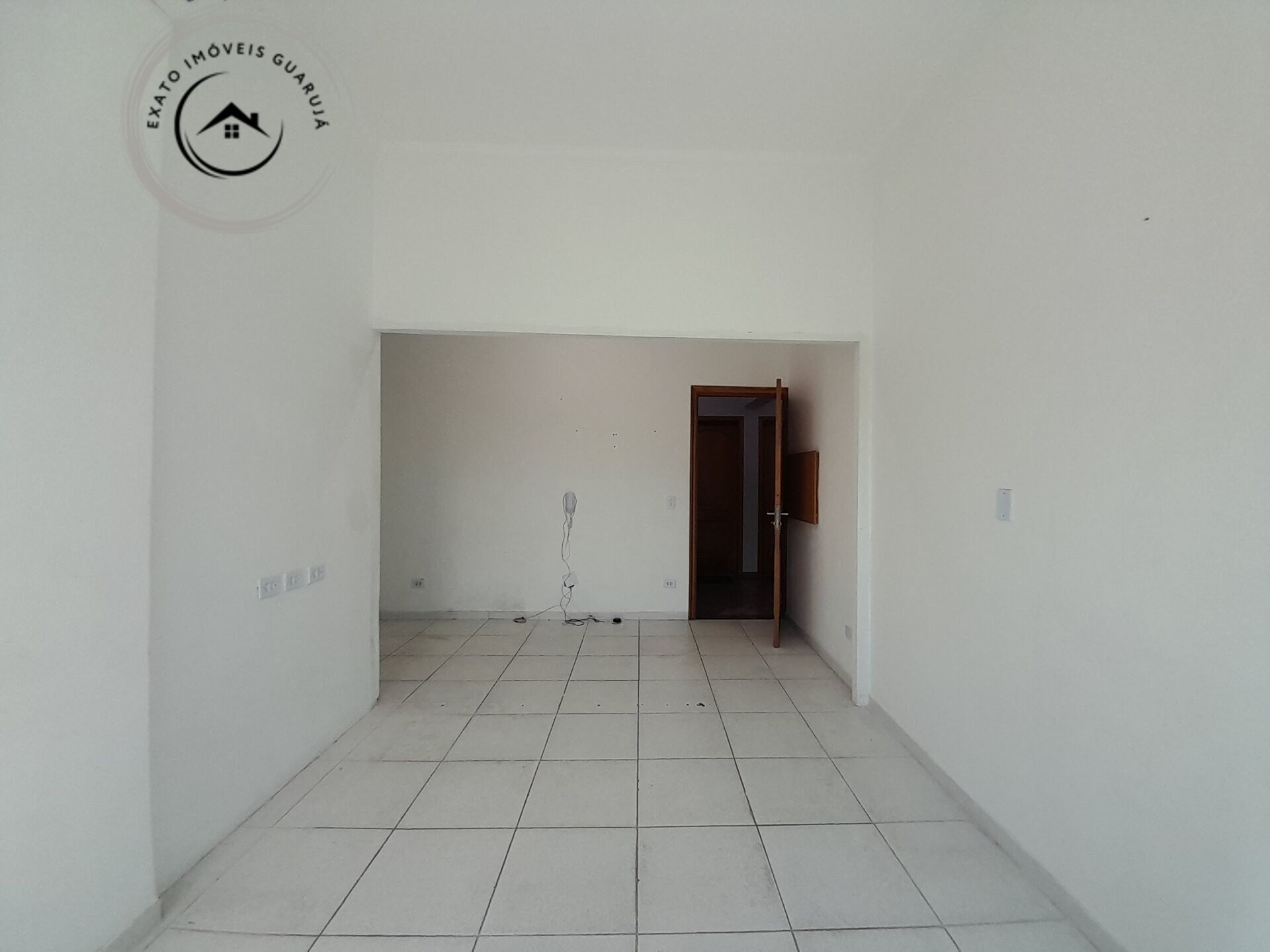 Sala comercial na praia da enseada – localização estratégica