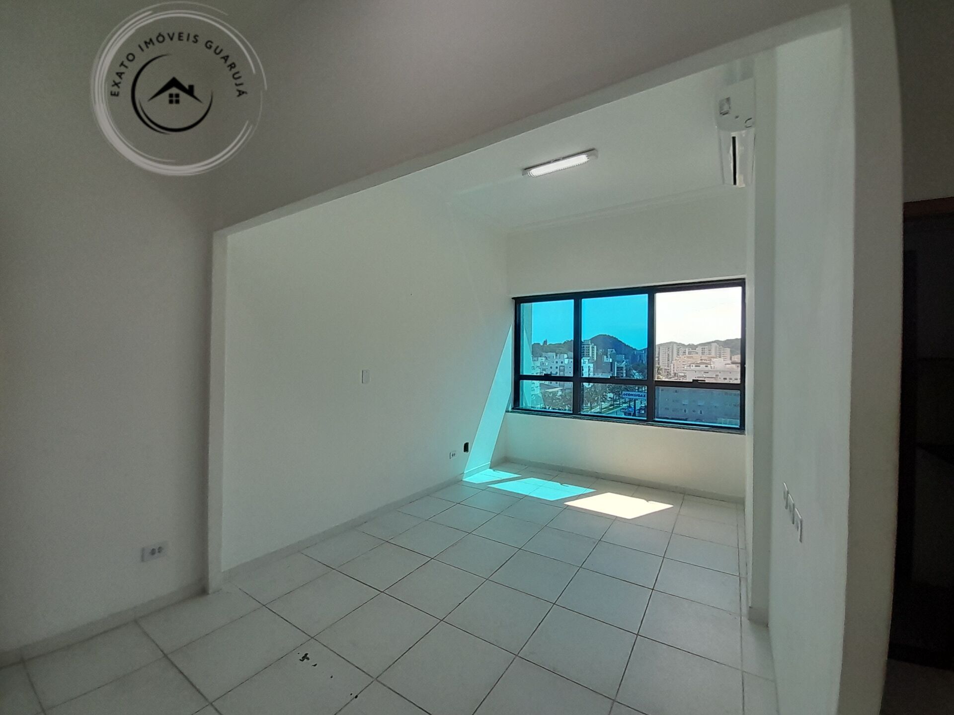Sala comercial na praia da enseada – localização estratégica
