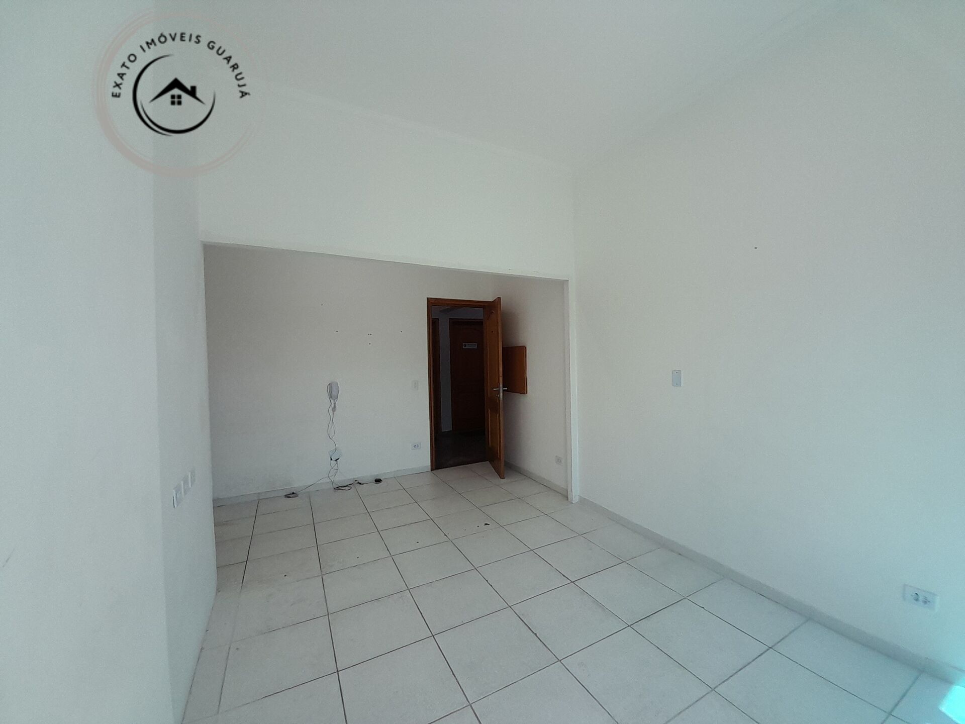 Sala comercial na praia da enseada – localização estratégica