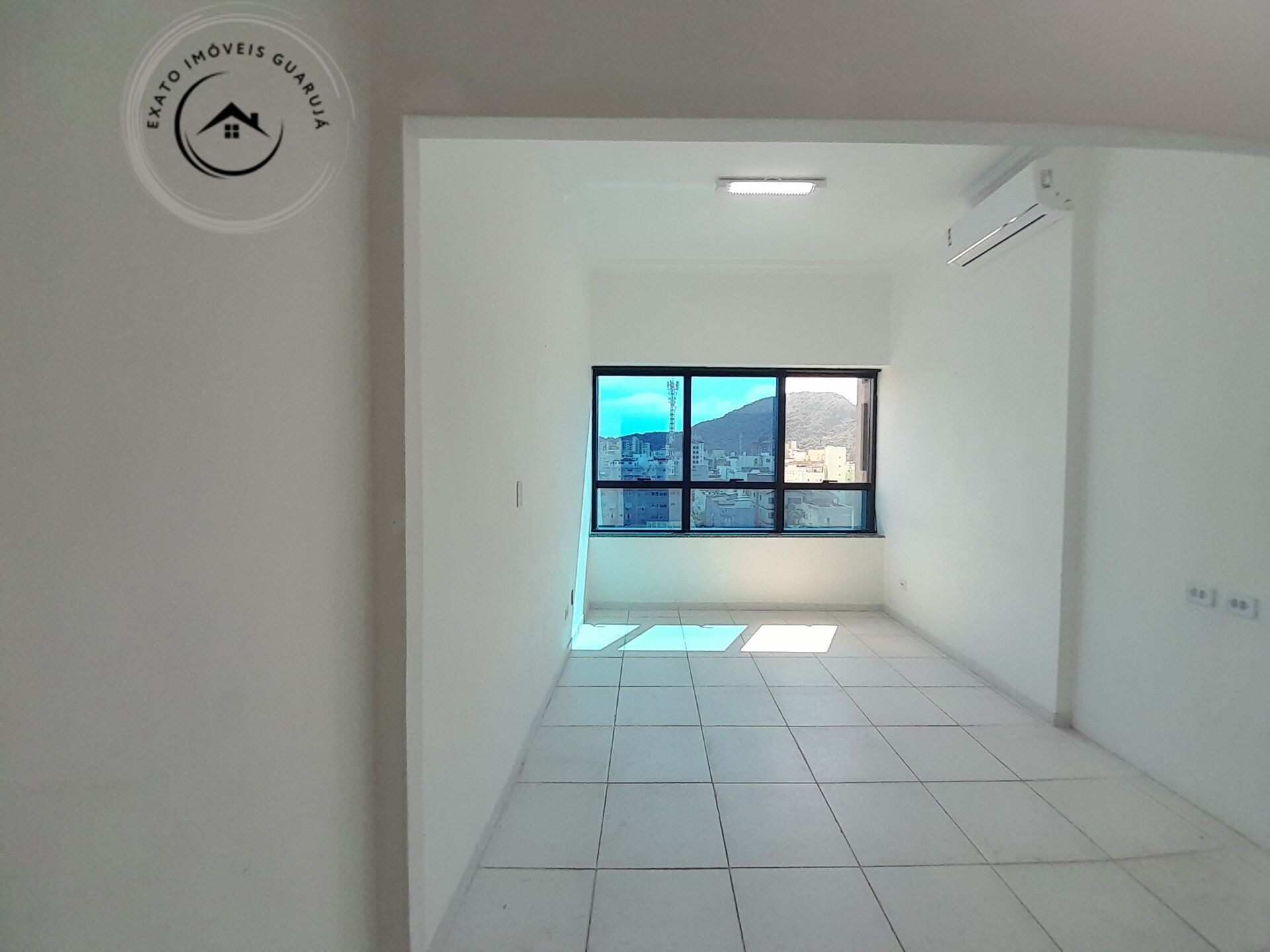 Sala comercial na praia da enseada – localização estratégica