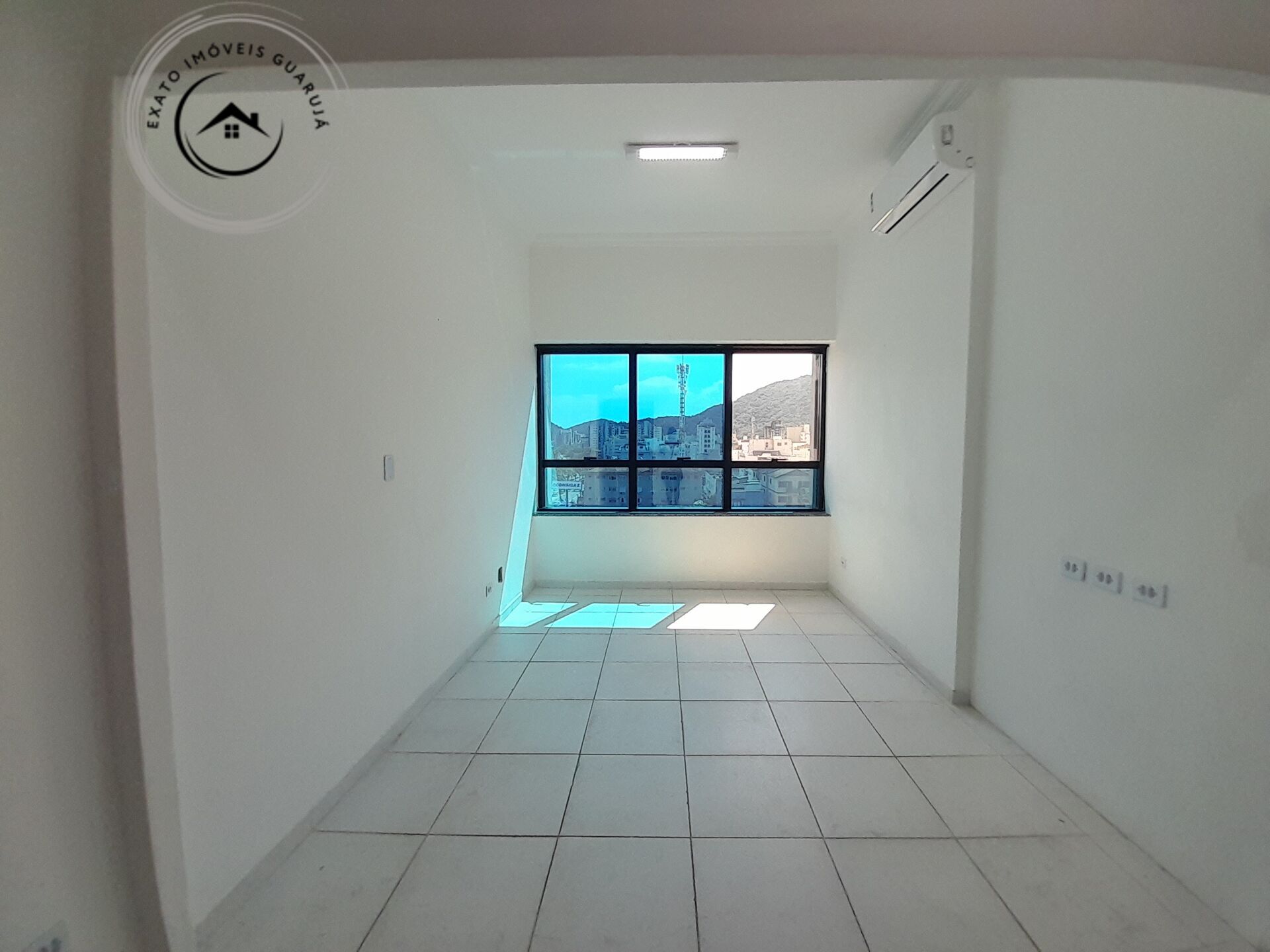 Sala comercial na praia da enseada – localização estratégica