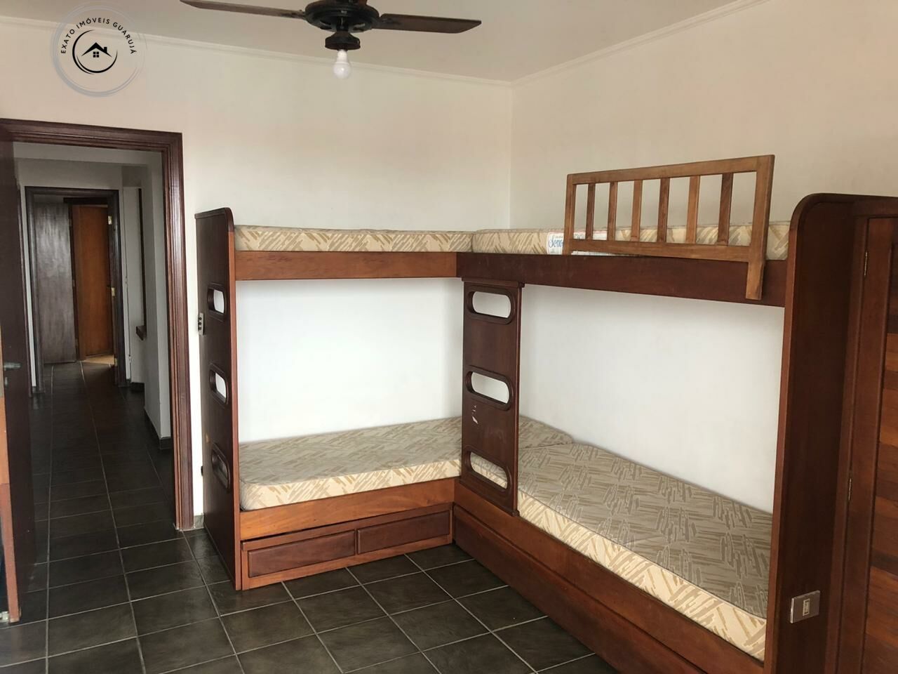 Apartamento padrão de 04 dormitórios para locação anual na p