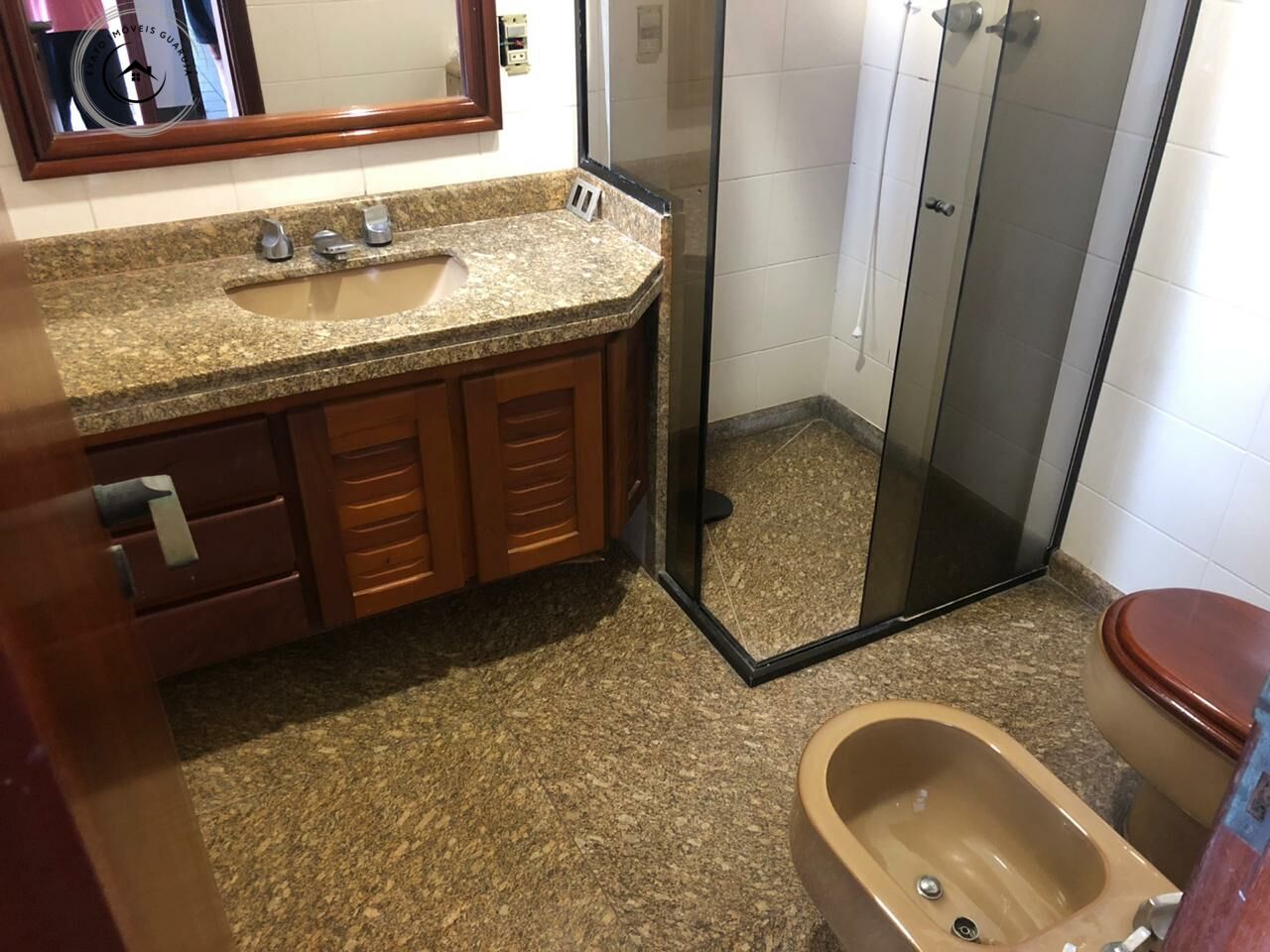 Apartamento padrão de 04 dormitórios para locação anual na p