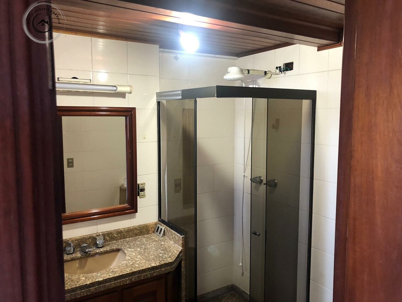 Apartamento padrão de 04 dormitórios para locação anual na p
