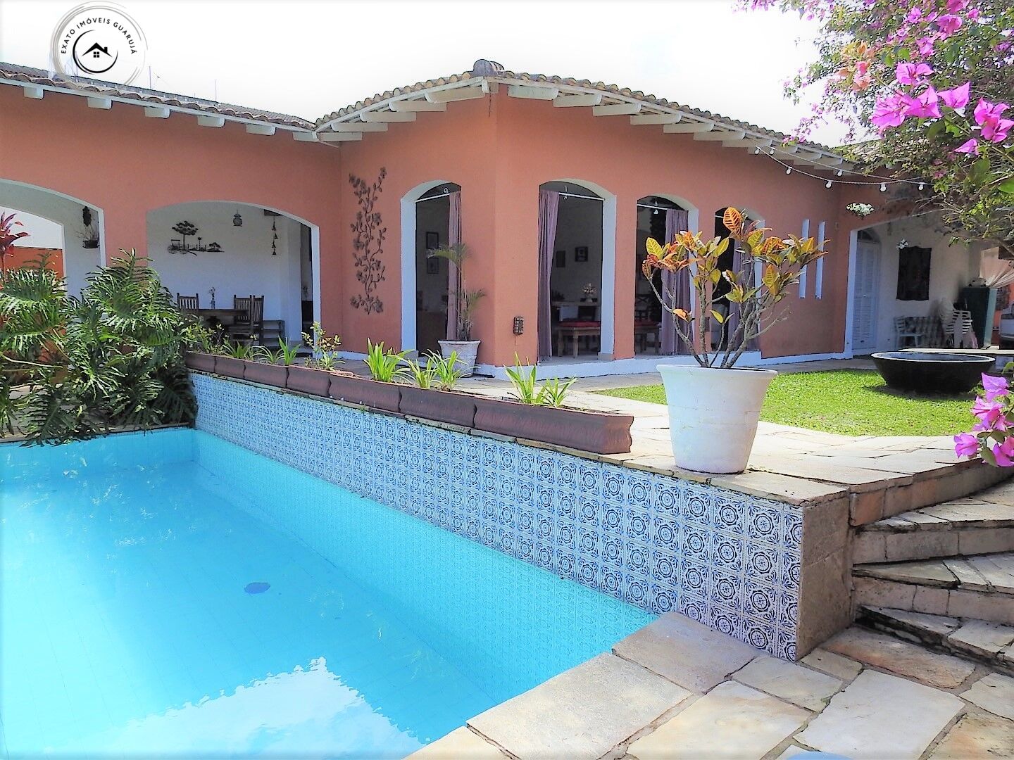 Casa padrão de 8 dormitórios para venda na praia de pernambu