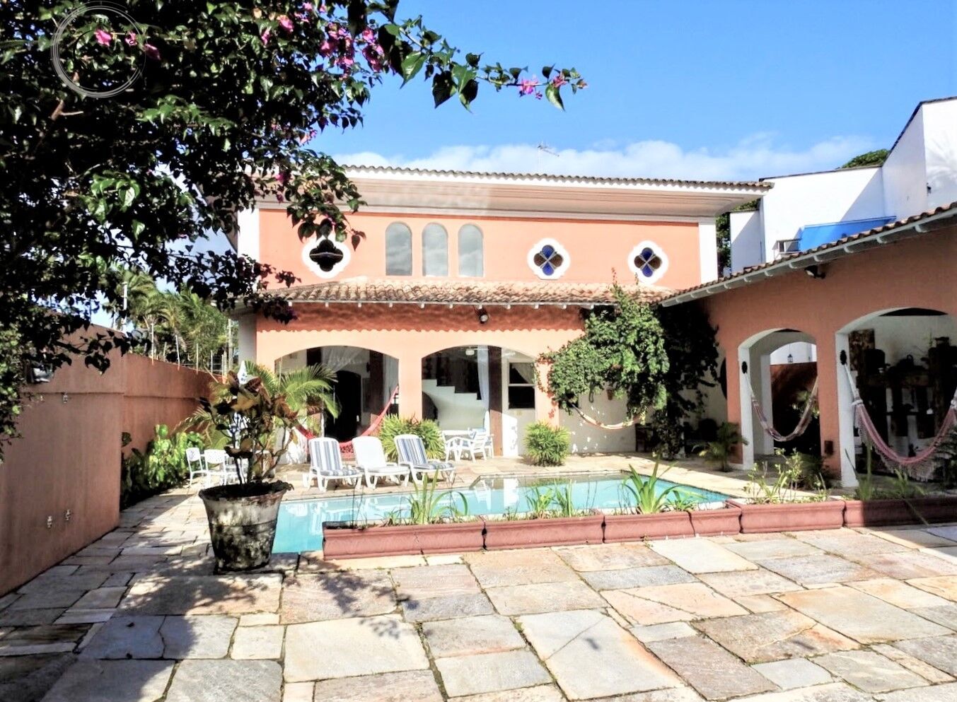 Casa padrão de 8 dormitórios para venda na praia de pernambu