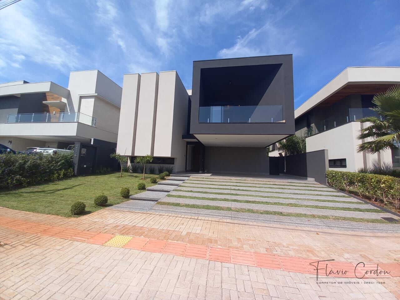 Casa de Condomínio à venda com 4 quartos, 361m² - Foto 1