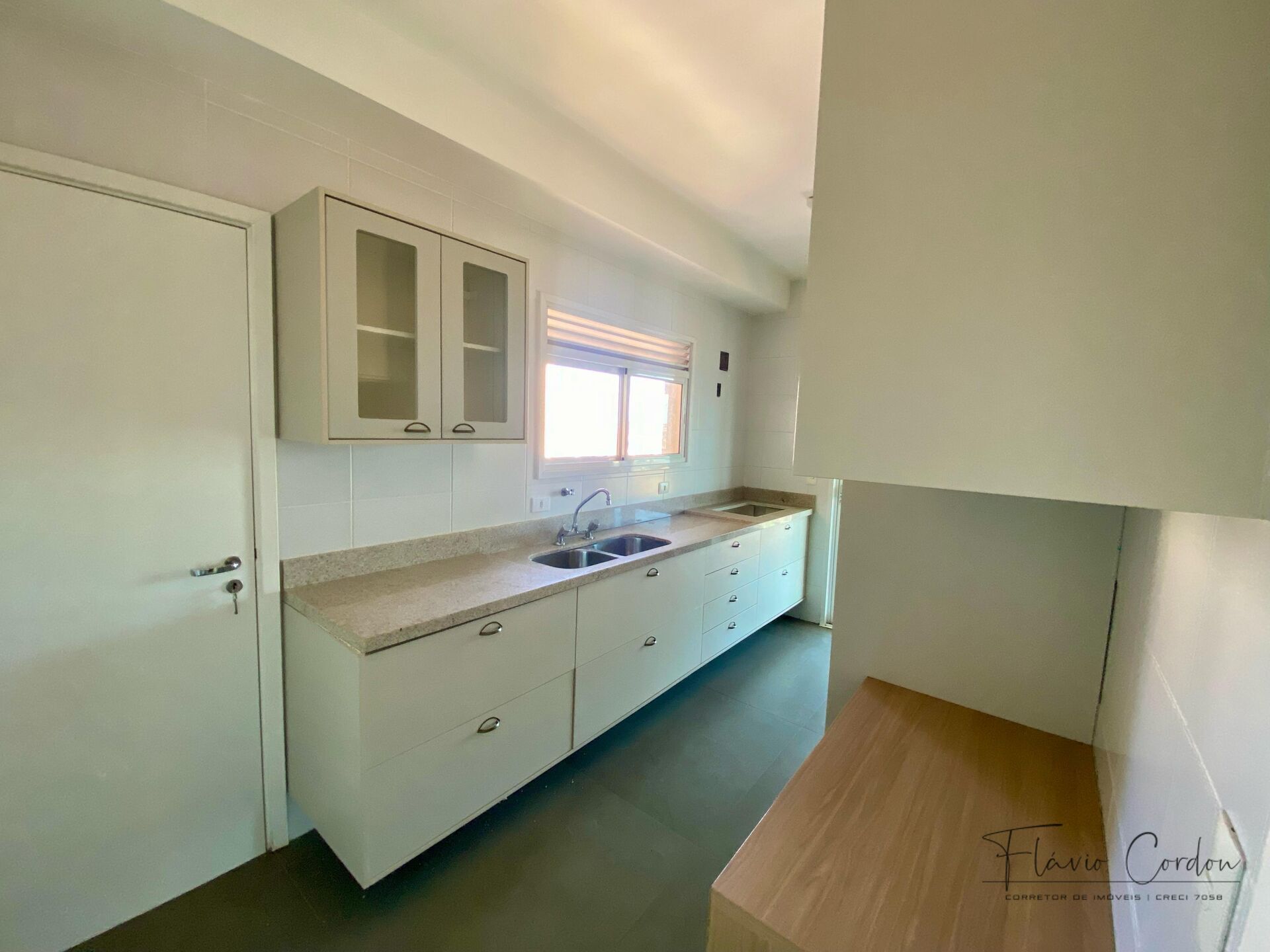 Apartamento à venda com 3 quartos, 142m² - Foto 7