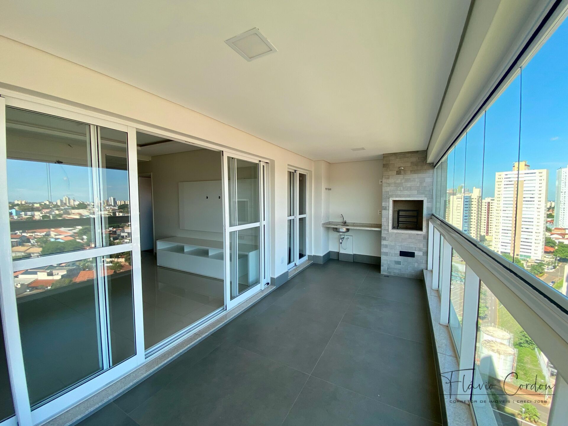 Apartamento à venda com 3 quartos, 142m² - Foto 1