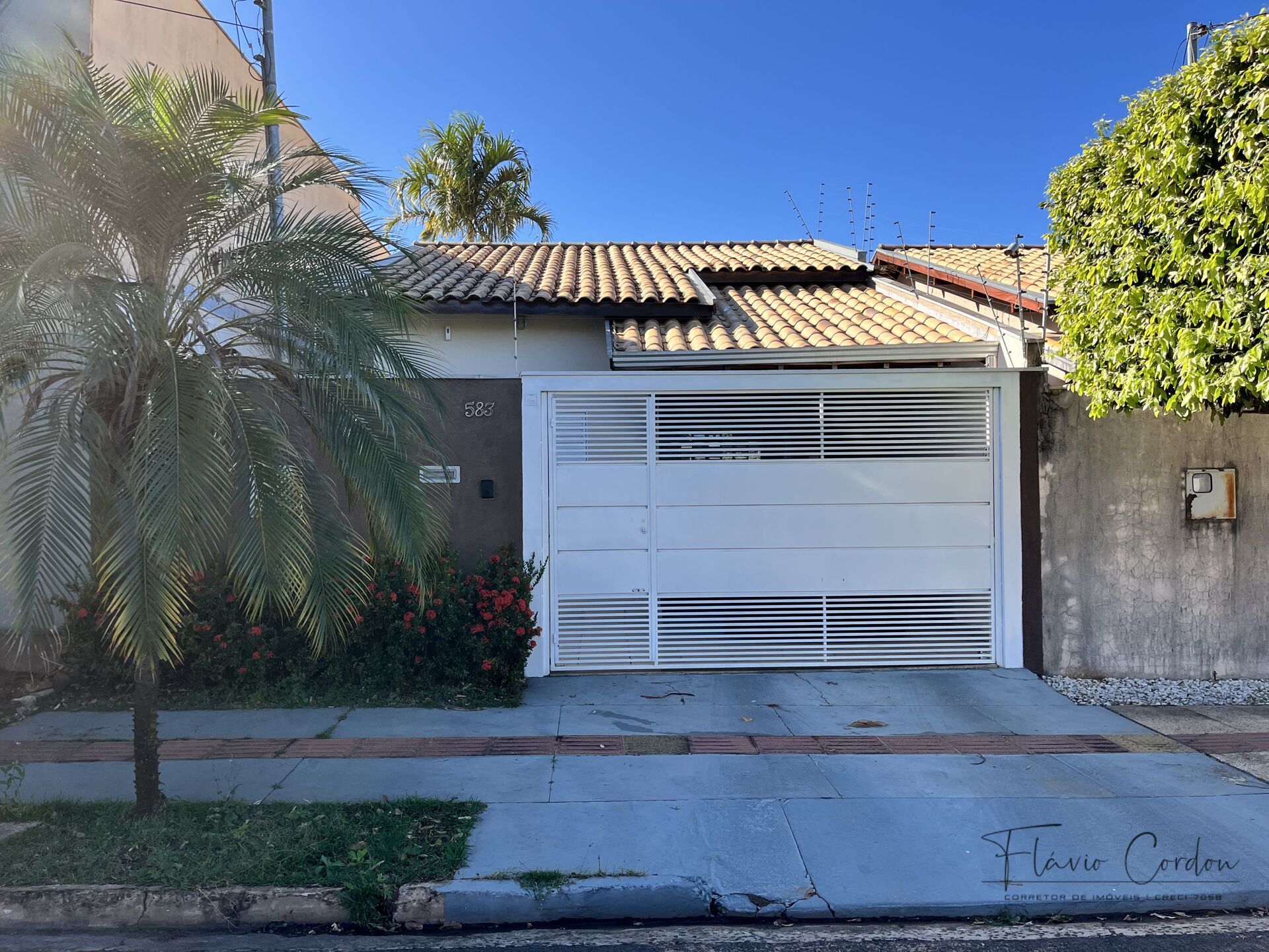 Casa à venda com 2 quartos, 90m² - Foto 1