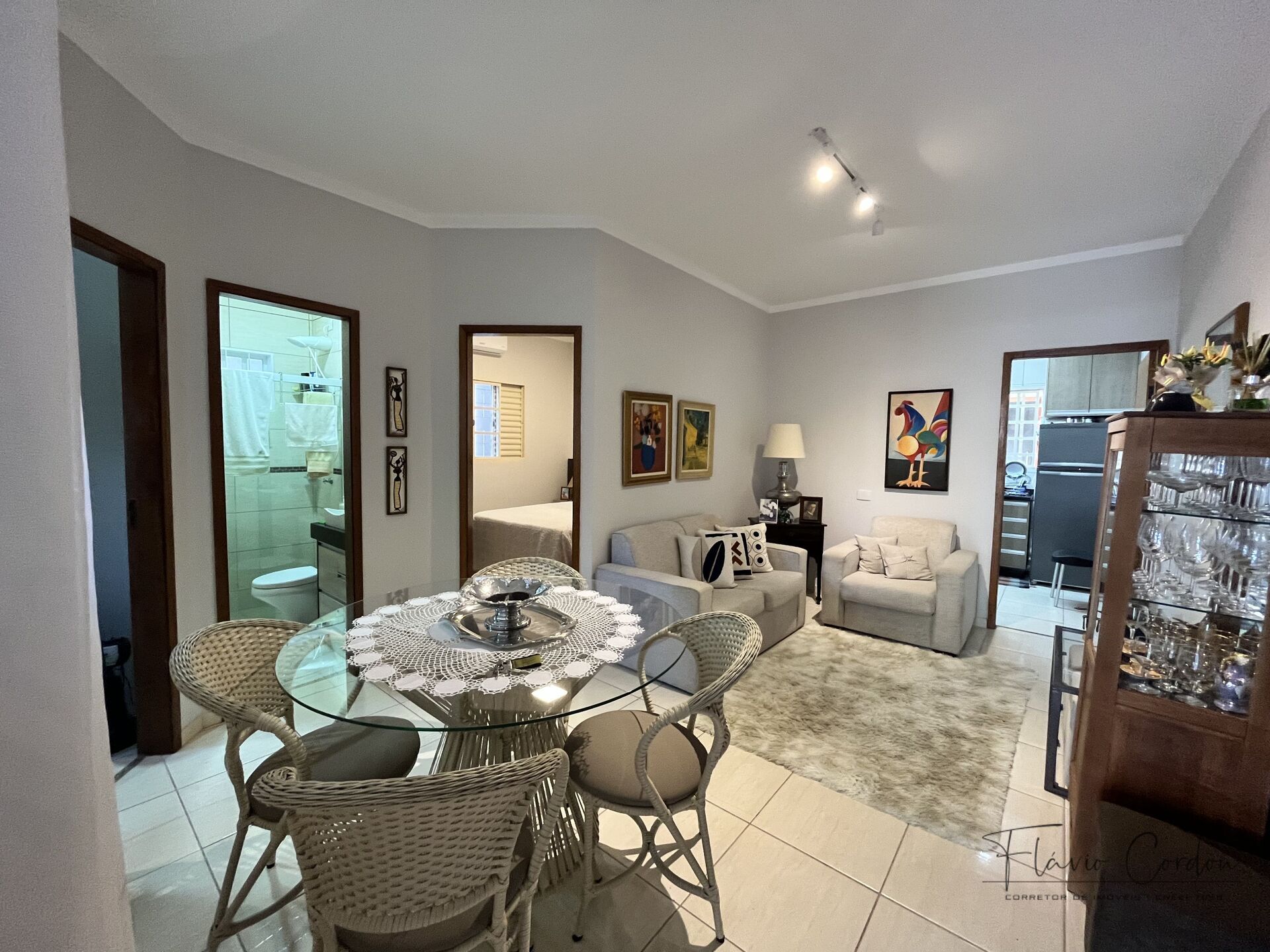 Casa à venda com 2 quartos, 90m² - Foto 3
