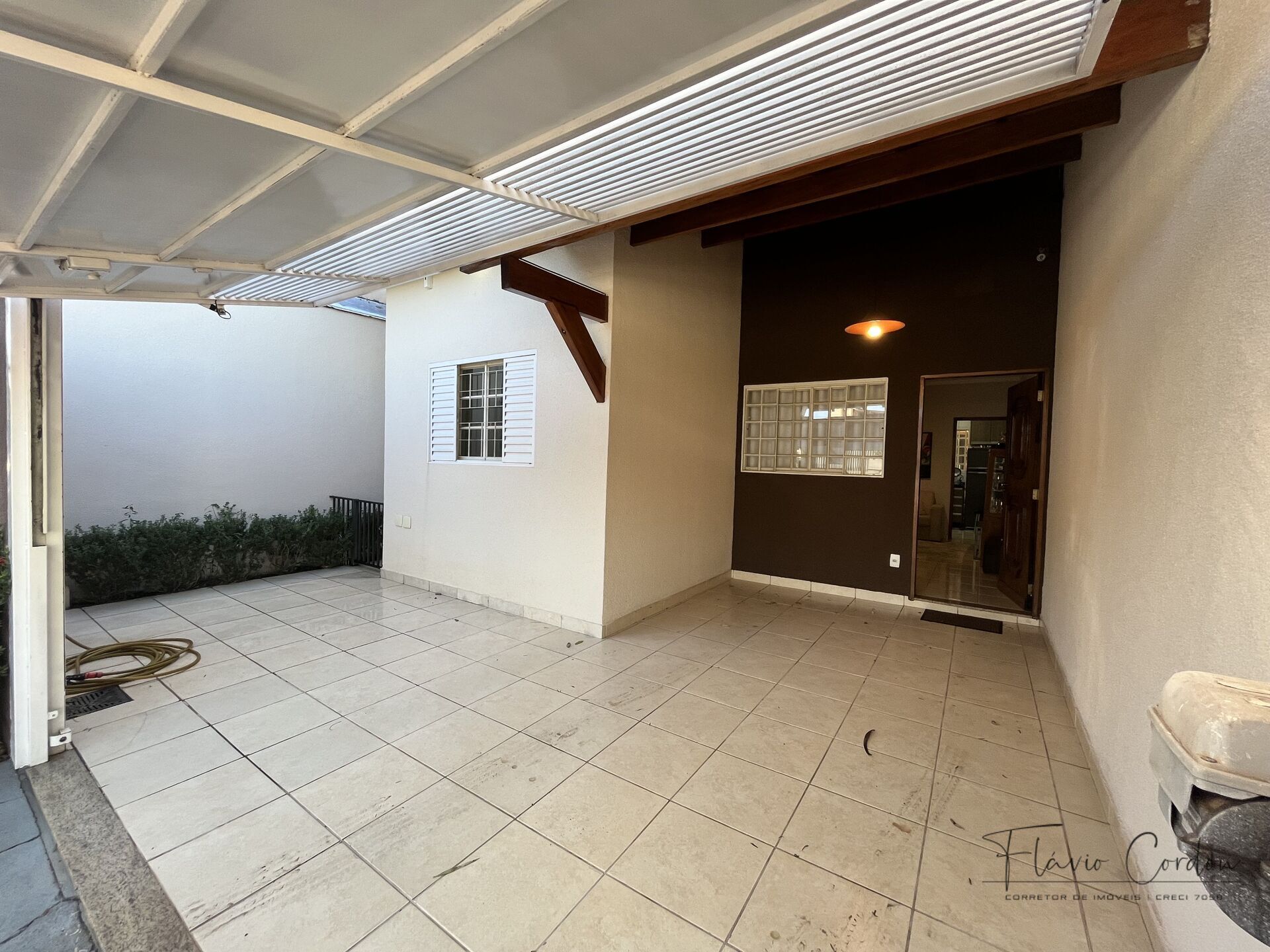Casa à venda com 2 quartos, 90m² - Foto 2