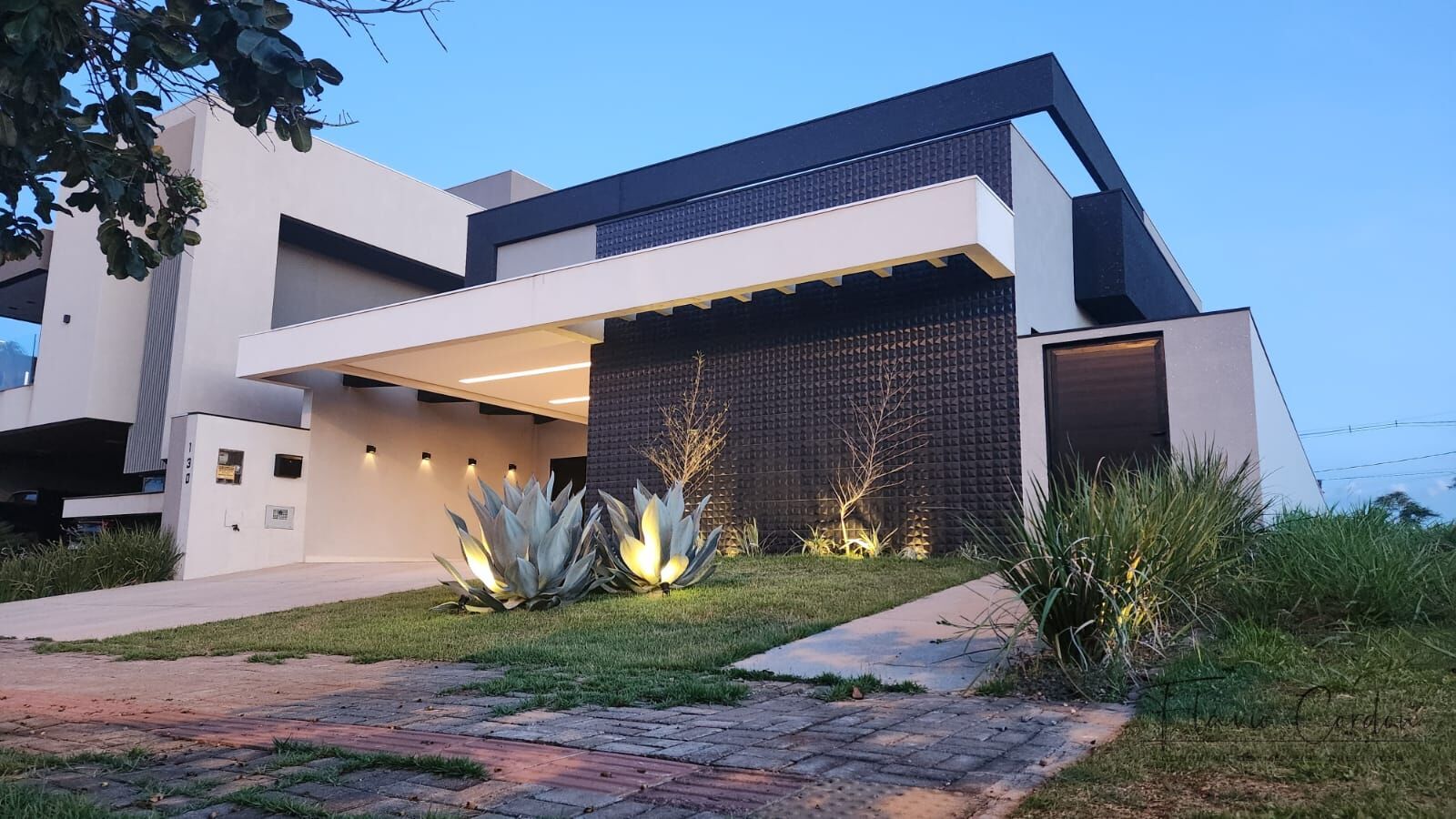 Casa de Condomínio à venda com 3 quartos, 190m² - Foto 1