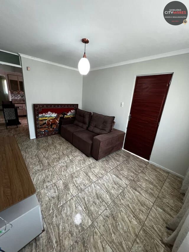 Casa à venda com 3 quartos, 60m² - Foto 2