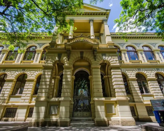 Faculdades em Porto Alegre: 8 instituições bem avaliadas pelo MEC para estudar na Capital Gaúcha