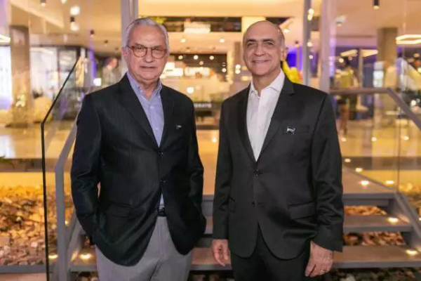 Antonio e Newton Ulrich, fundadores da UMA Incorporadora, inauguram o novo empreendimento residencial “Paço Santo Inácio”