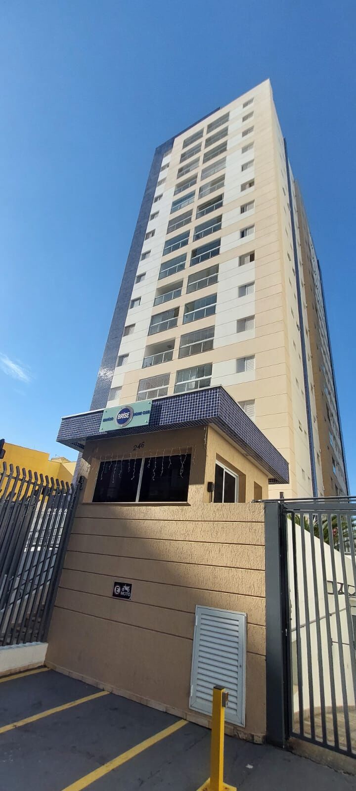 Apartamento à venda com 2 quartos, 70m² - Foto 2