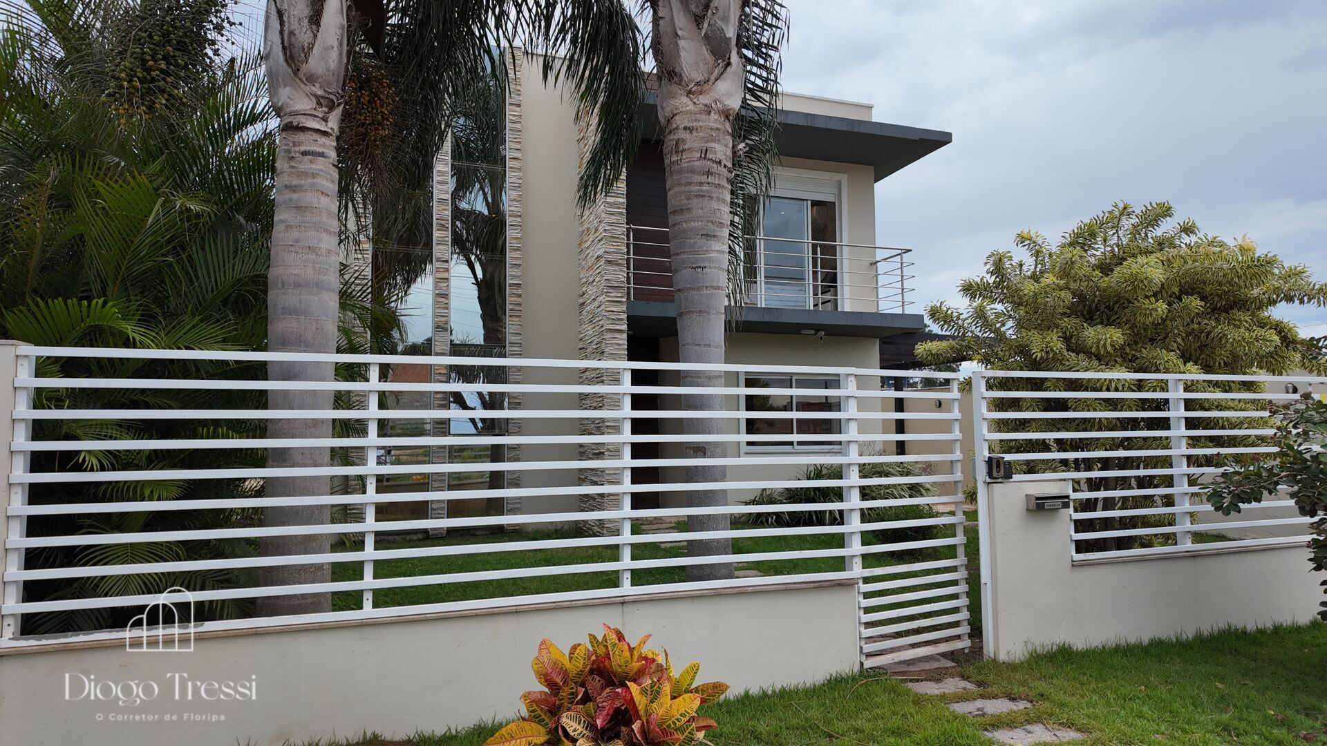 Casa de 5 quartos, 230m² no bairro São João do Rio Vermelho, em Florianópolis | Eu Corretor