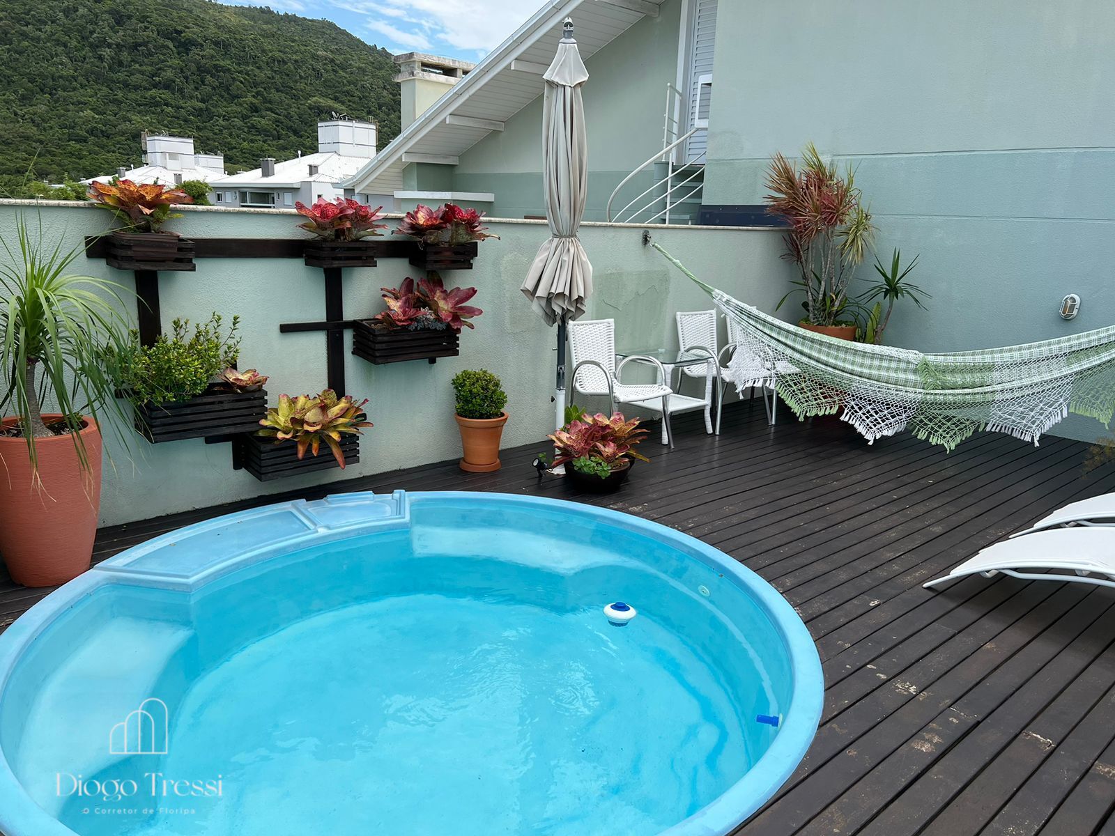 Deck com Piscina Privativos