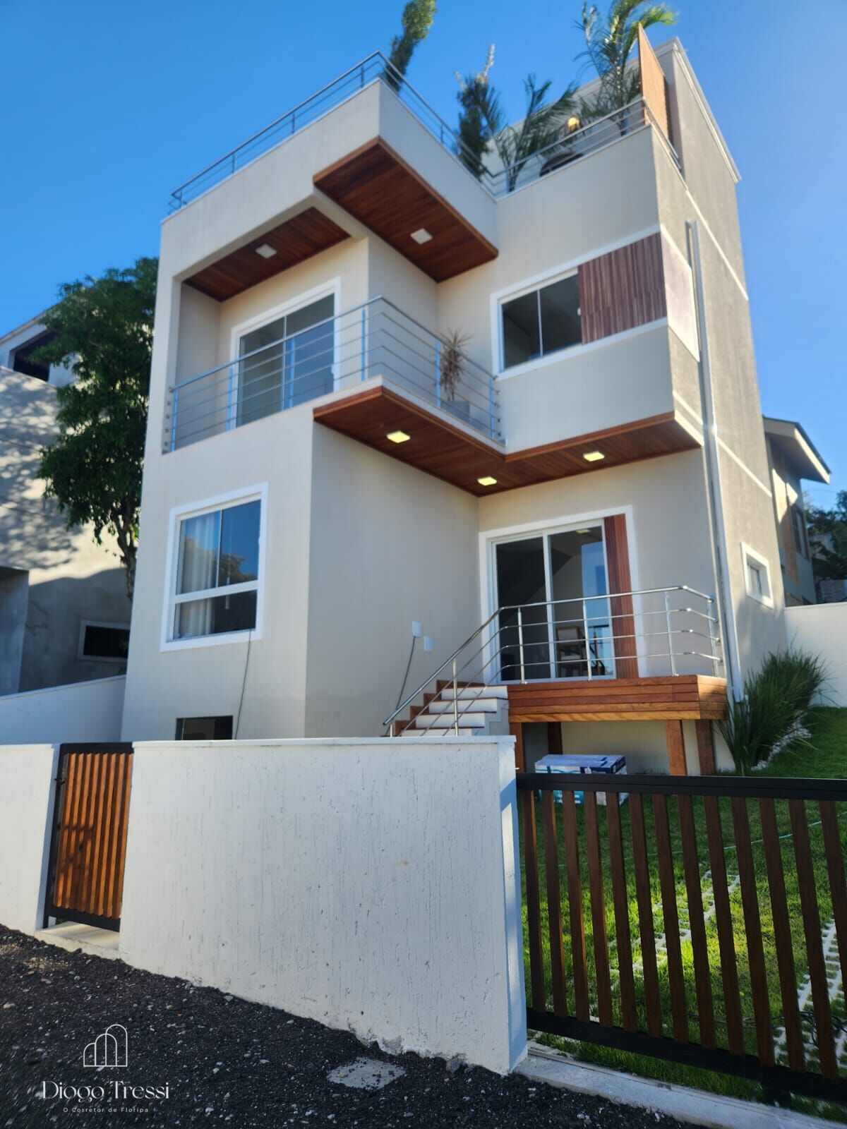 Sobrado de 2 quartos, no bairro Ingleses do Rio Vermelho, em Florianópolis | Eu Corretor
