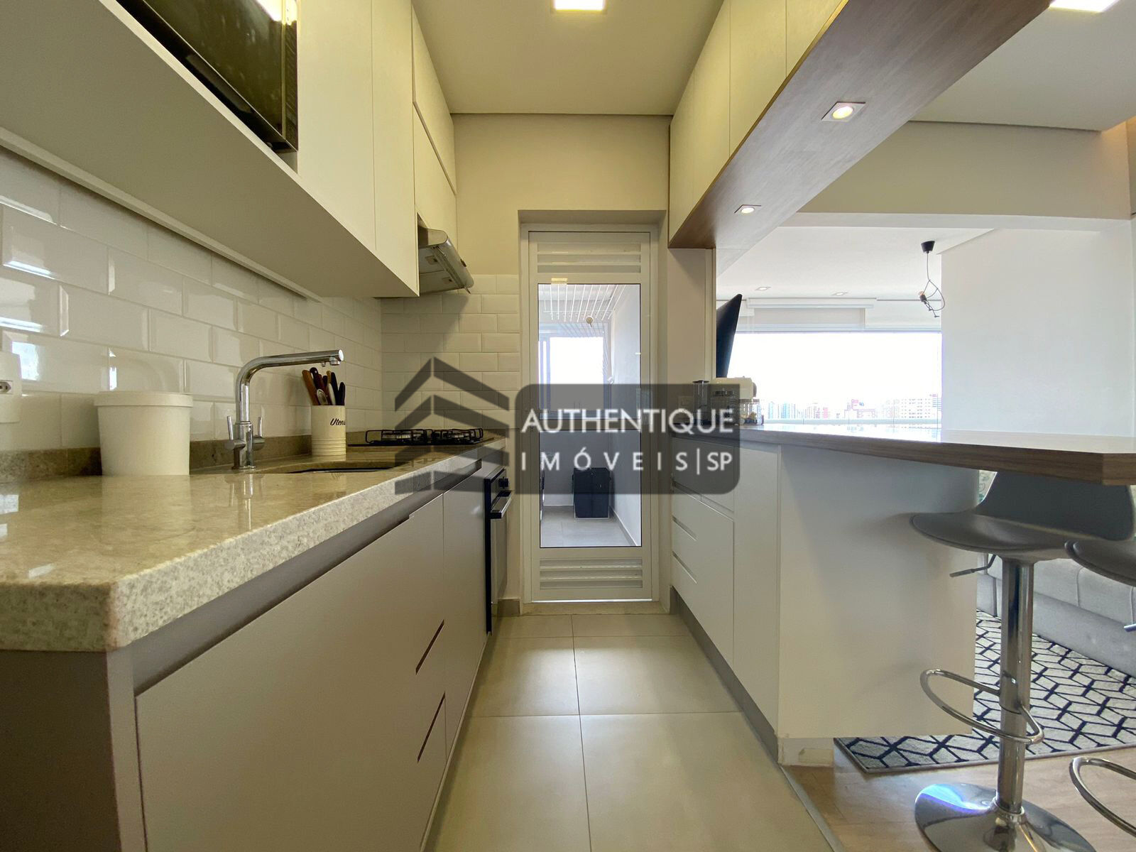 Apartamento à venda com 2 quartos, 72m² - Foto 7