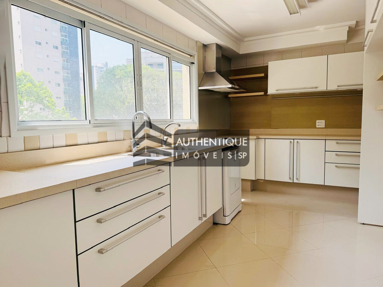 Apartamento à venda com 4 quartos, 237m² - Foto 8