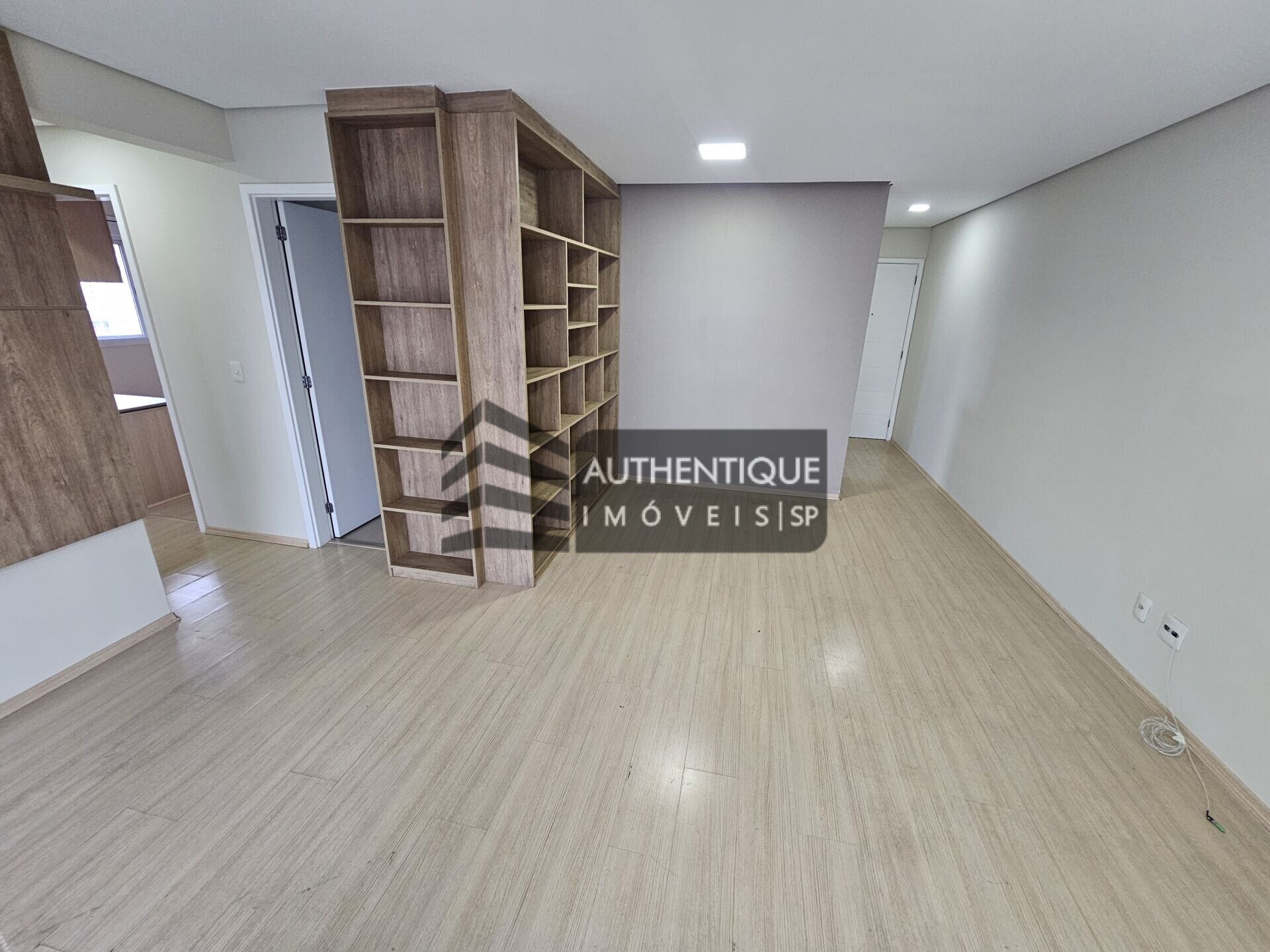 Apartamento à venda com 2 quartos, 75m² - Foto 9