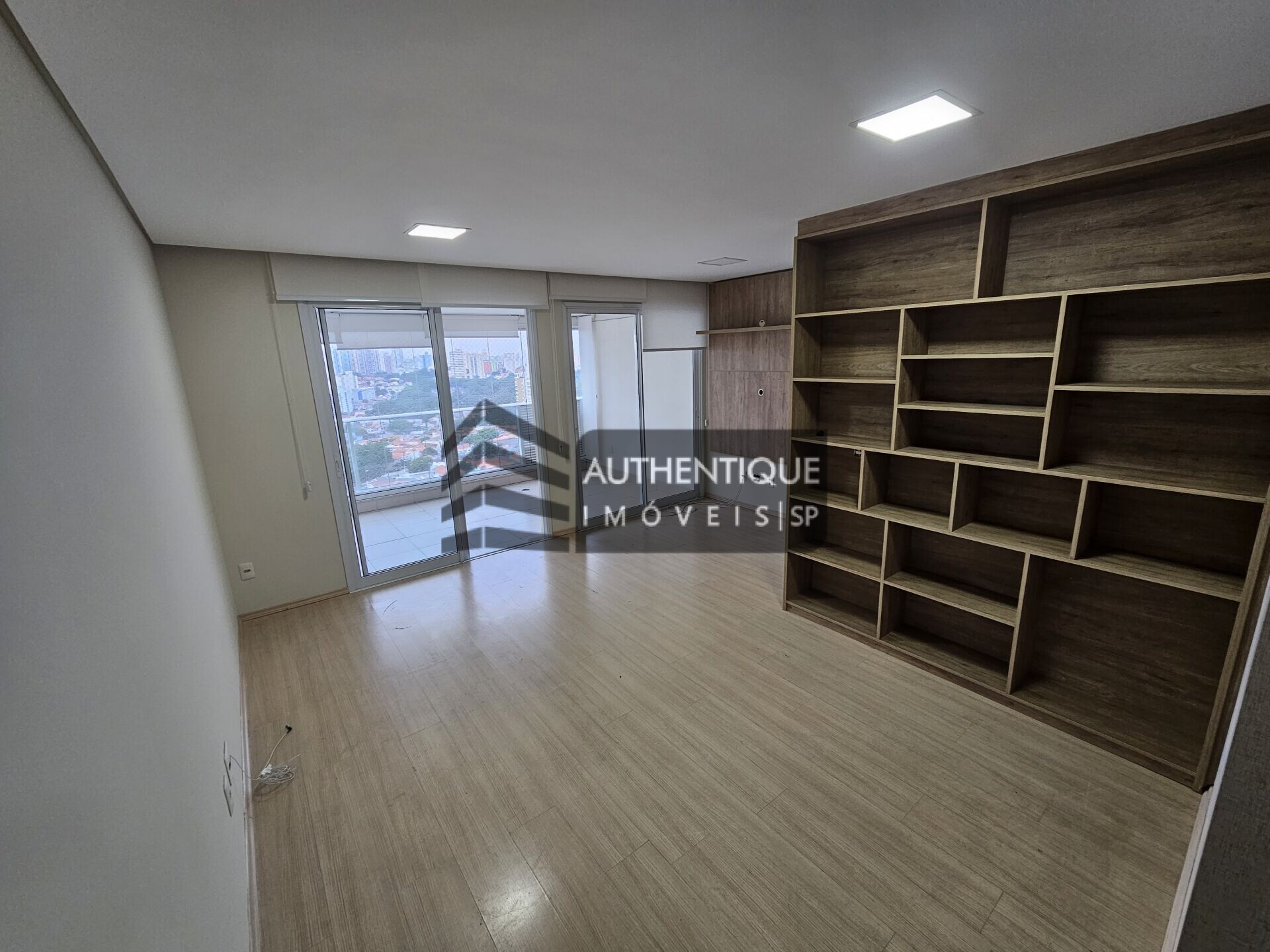 Apartamento à venda com 2 quartos, 75m² - Foto 4