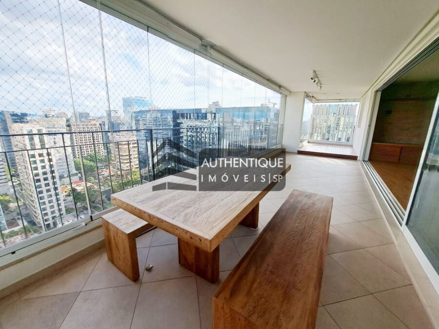 Apartamento à venda com 4 quartos, 223m² - Foto 1