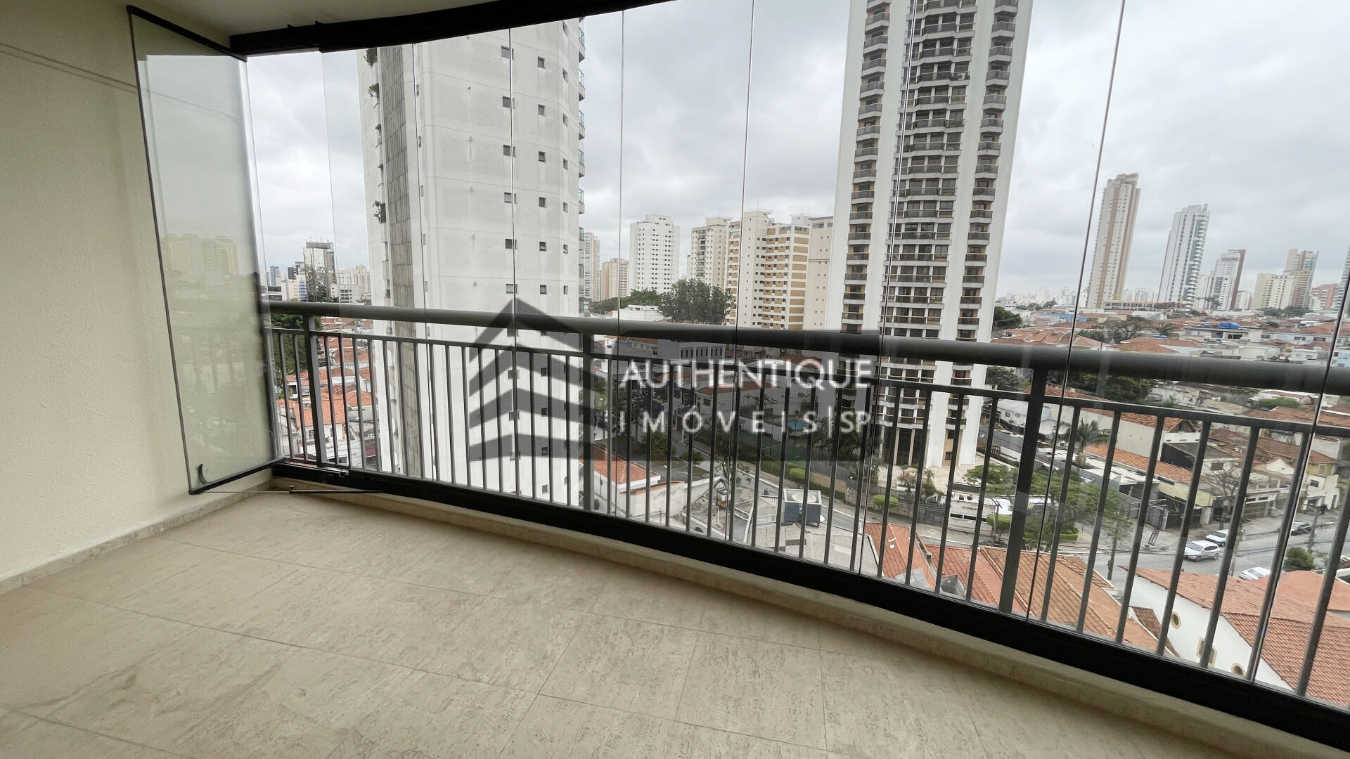 Apartamento à venda com 3 quartos, 121m² - Foto 1