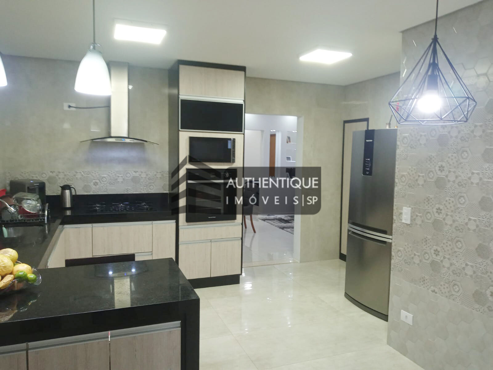 Apartamento à venda com 3 quartos, 204m² - Foto 2