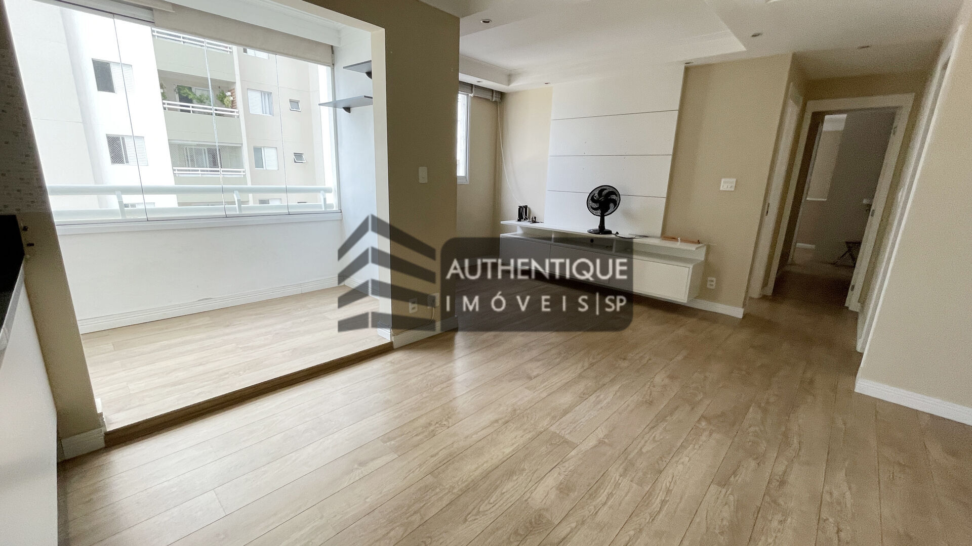 Apartamento à venda com 2 quartos, 70m² - Foto 1