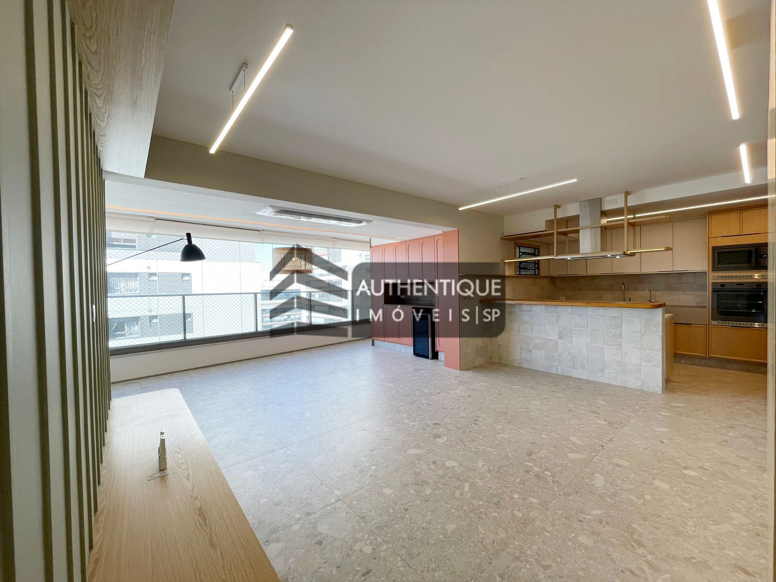 Apartamento à venda com 3 quartos, 131m² - Foto 2