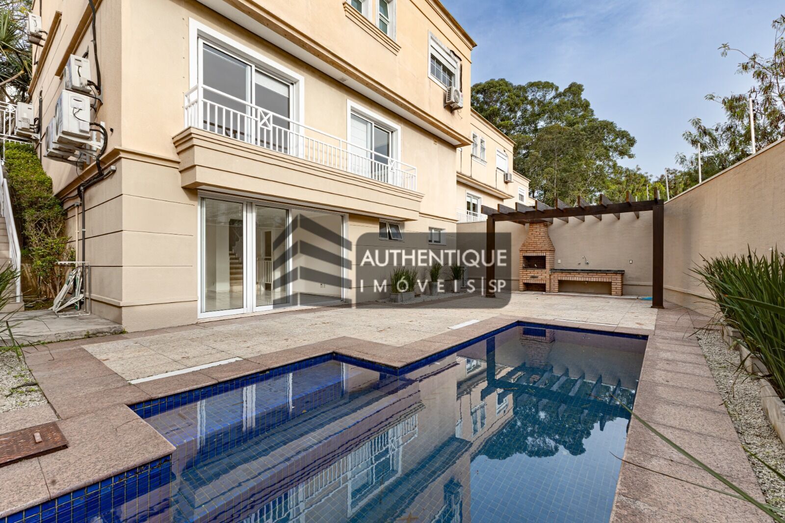 Casa de Condomínio à venda com 4 quartos, 568m² - Foto 1