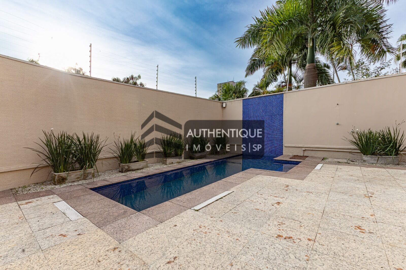 Casa de Condomínio à venda com 4 quartos, 568m² - Foto 3