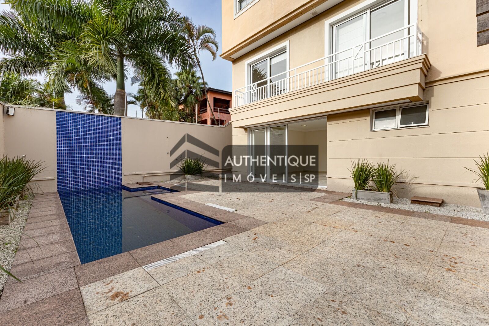 Casa de Condomínio à venda com 4 quartos, 568m² - Foto 2