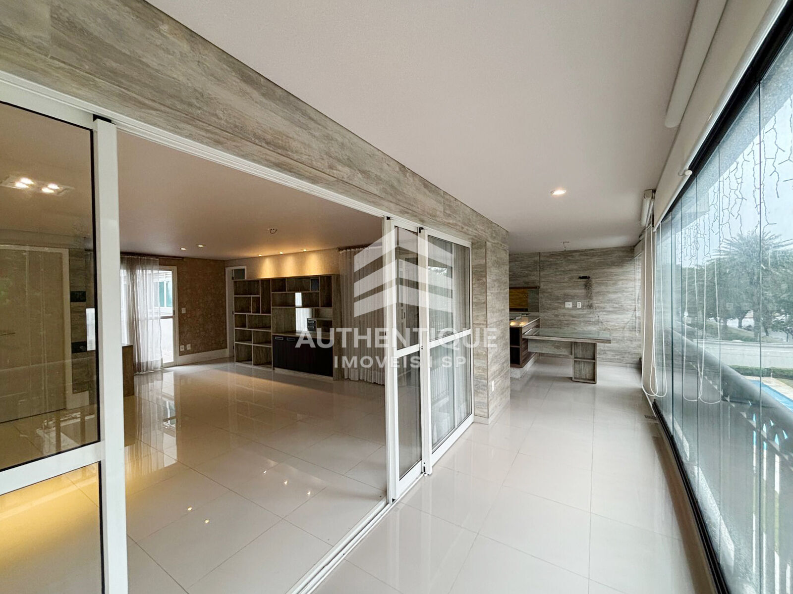 Apartamento, 3 quartos, 215 m² - Foto 2