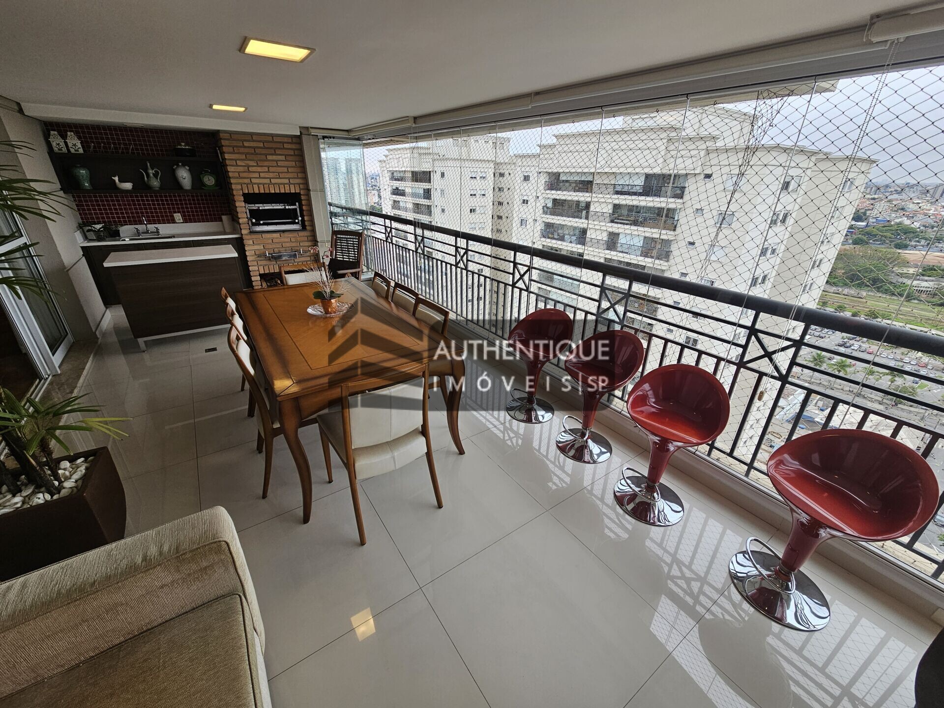 Apartamento à venda com 3 quartos, 167m² - Foto 1