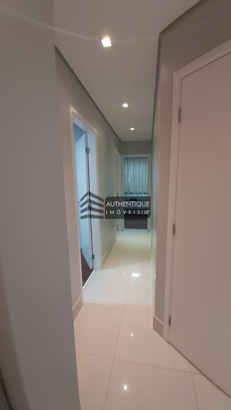 Apartamento à venda com 3 quartos, 107m² - Foto 19