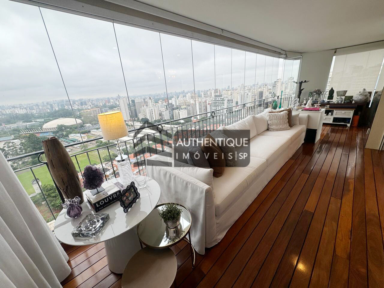 Apartamento à venda com 4 quartos, 276m² - Foto 1