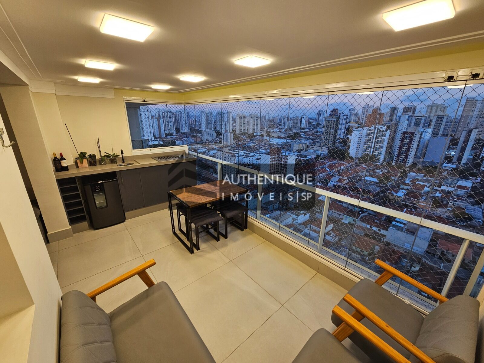 Apartamento à venda com 2 quartos, 72m² - Foto 1