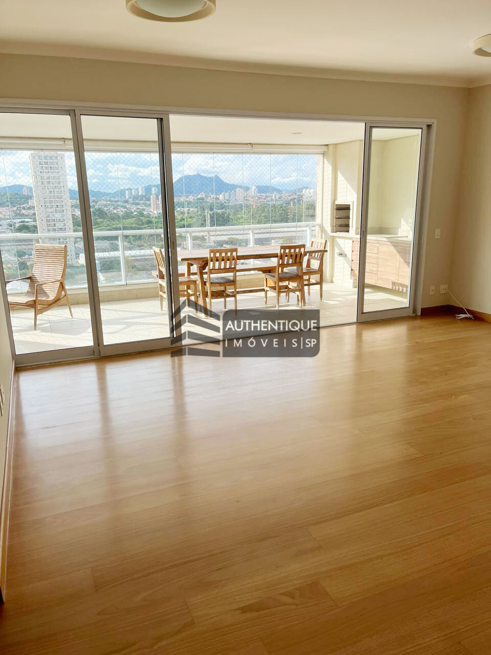 Apartamento à venda com 3 quartos, 142m² - Foto 2