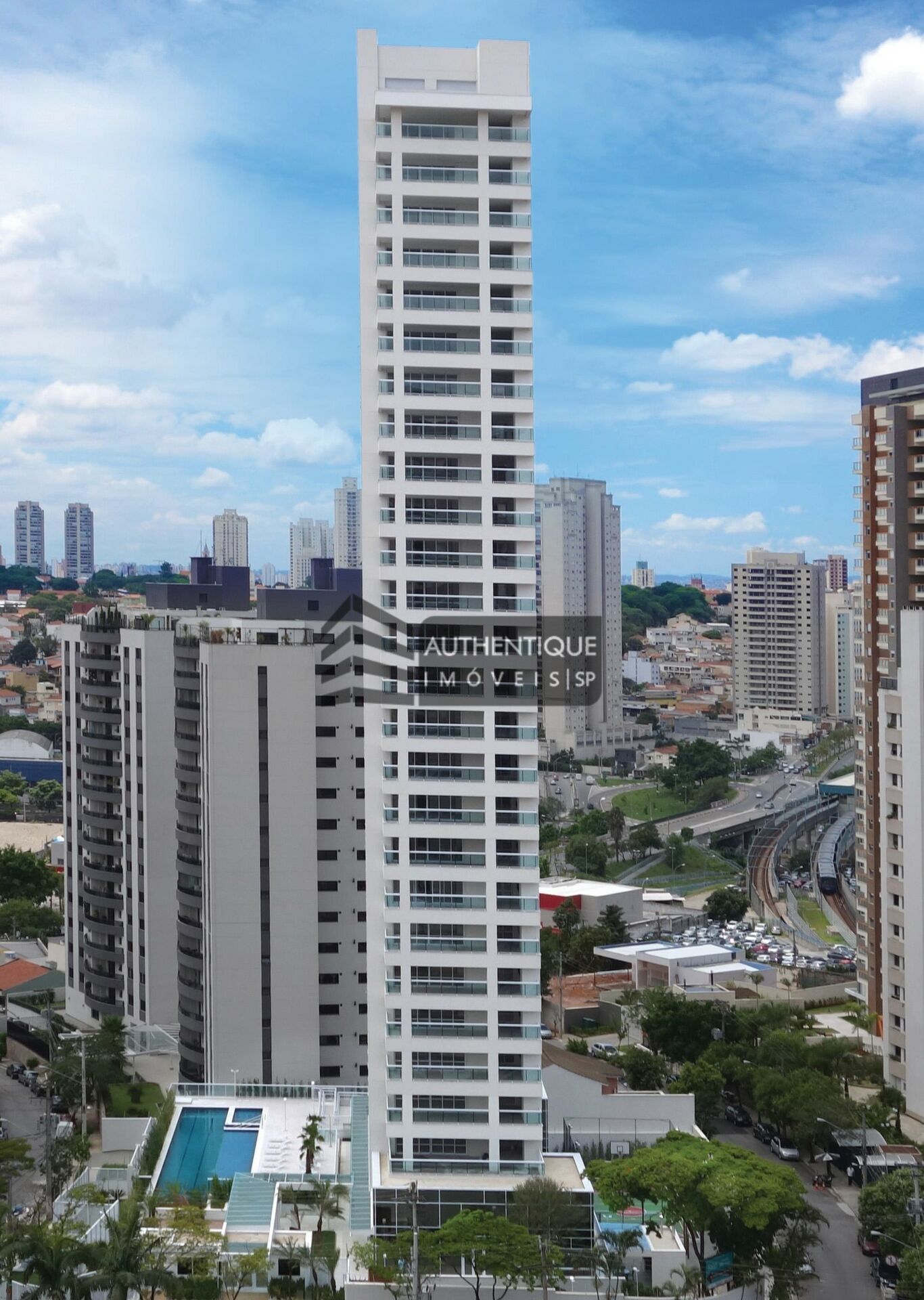 Apartamento à venda com 4 quartos, 246m² - Foto 1