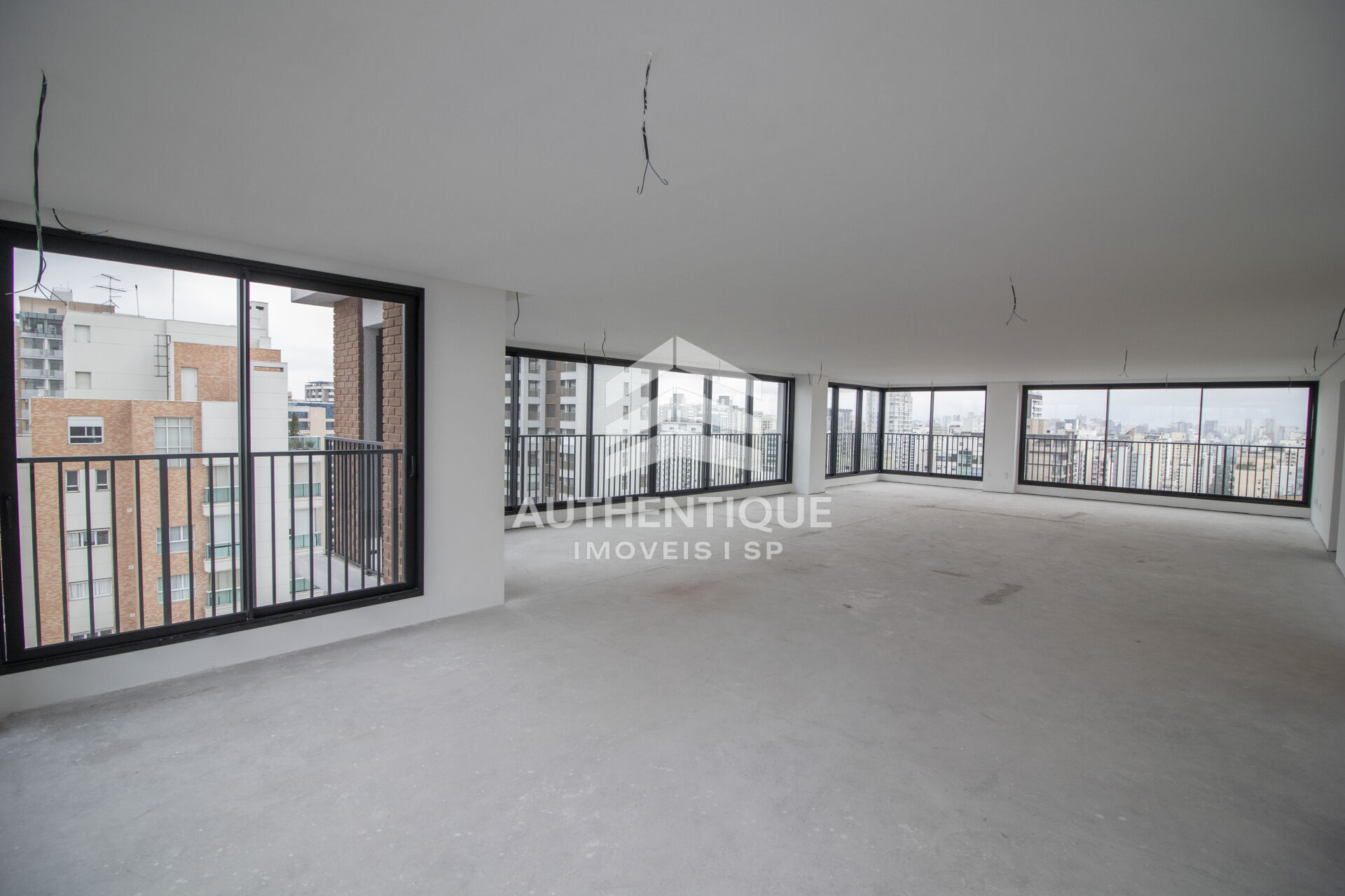 Apartamento, 4 quartos, 375 m² - Foto 1