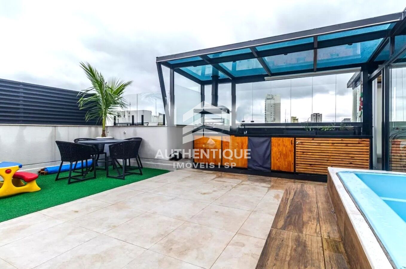 Cobertura, 3 quartos, 240 m² - Foto 1