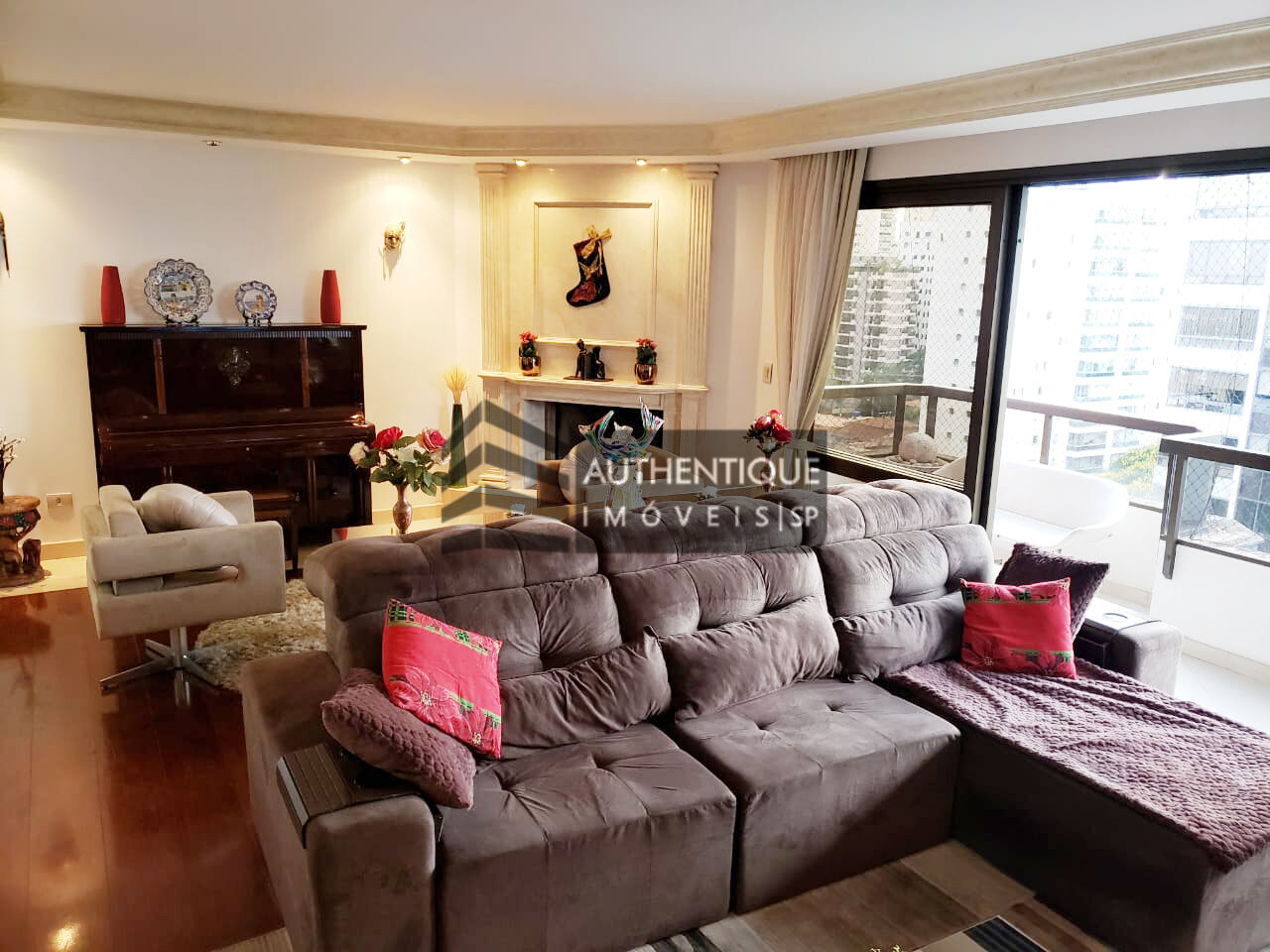 Apartamento à venda com 4 quartos, 227m² - Foto 1